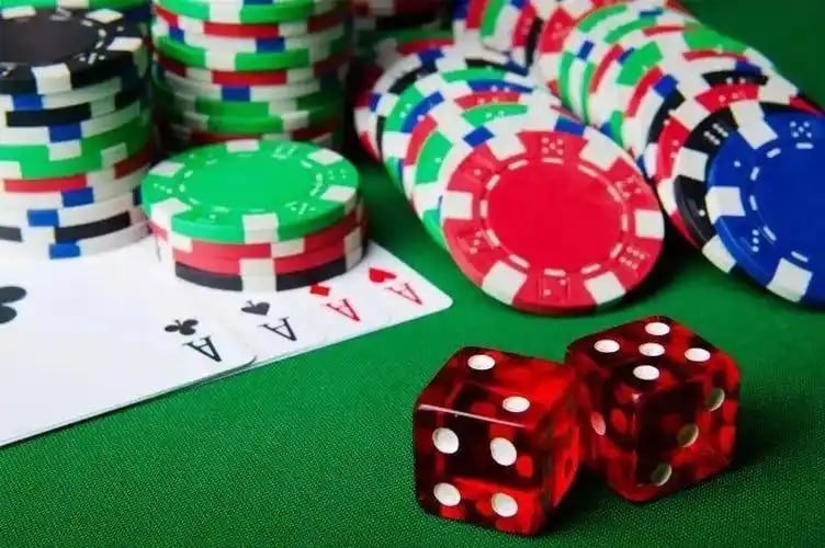 qqq3333 Slots မိုဘိုင်းဖုန်းမှ ကစားနေသည့် ရှုကွင်း